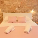 Veli Varos Old Town Deluxe Apartment City Centre