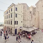 One Bedroom Apartment In The Old Town