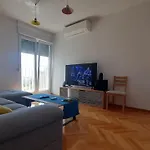 Cozy Apartment Gala