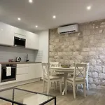 Cloe Apartment