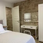 Cloe Apartment