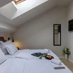 Leonis Restaurant & Rooms