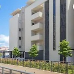 Apartment N&B Split
