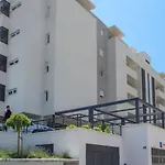 Apartment N&B Split
