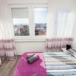 Deluxe Apartment Miro