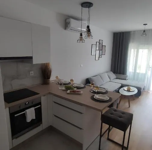 Apartment N&B Split