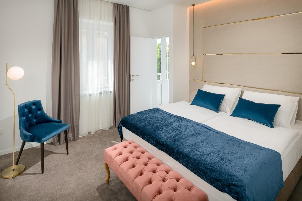 Flos Luxury Guest house