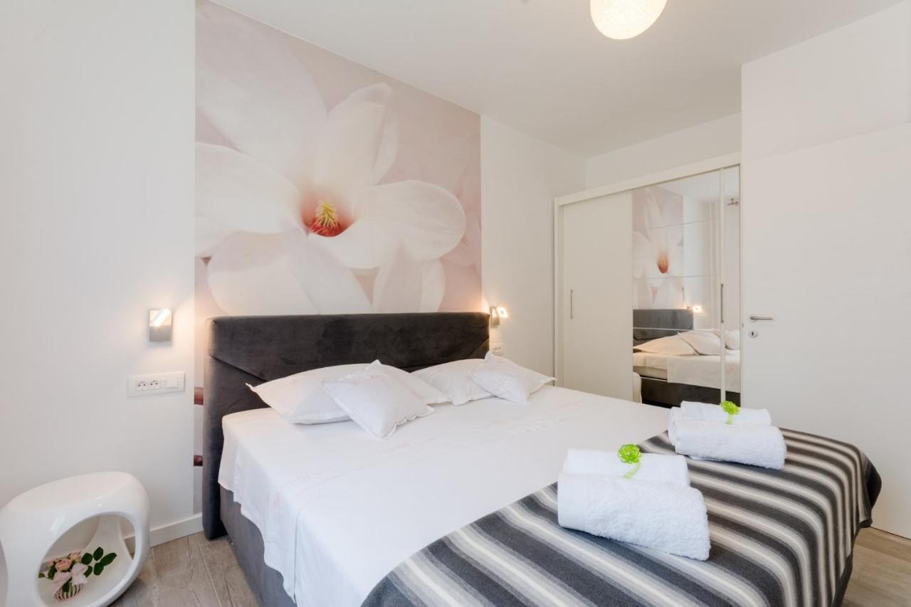 Niro Apartment Split