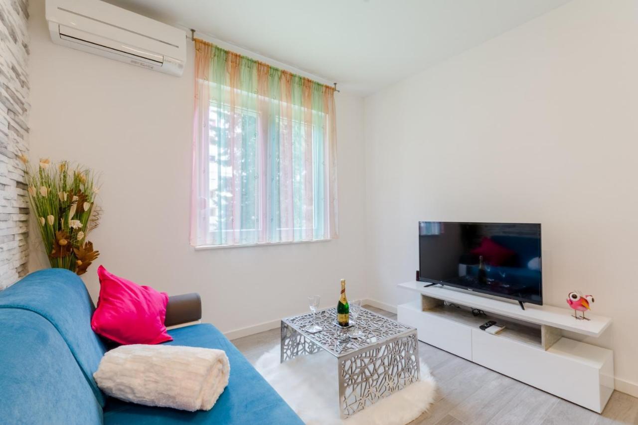 Niro Apartment Split