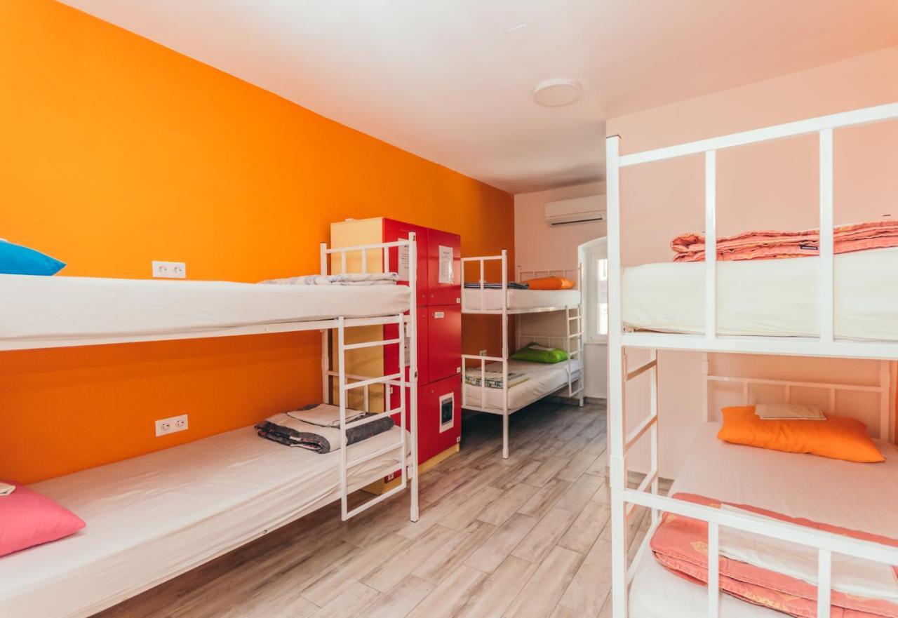 Booze & Snooze Social Albergue