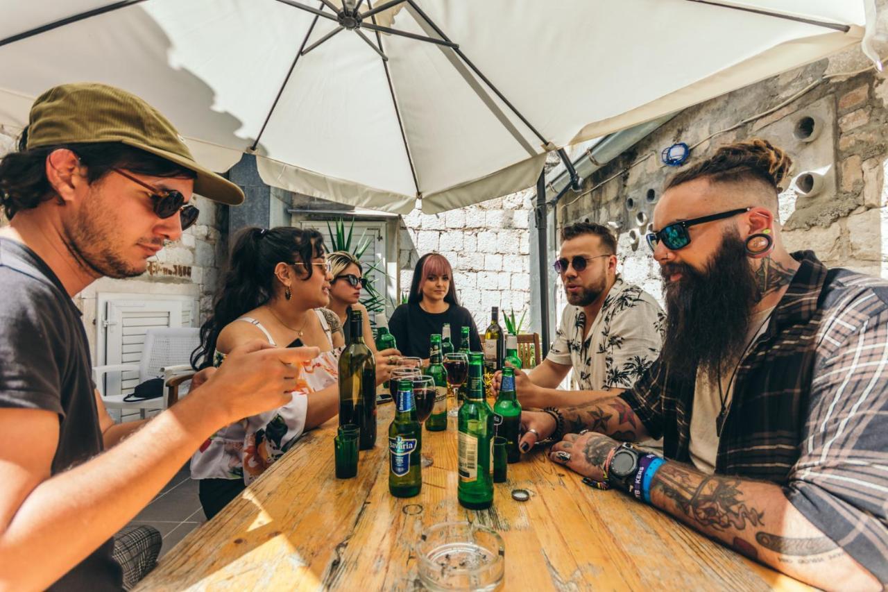 Albergue Booze & Snooze Social