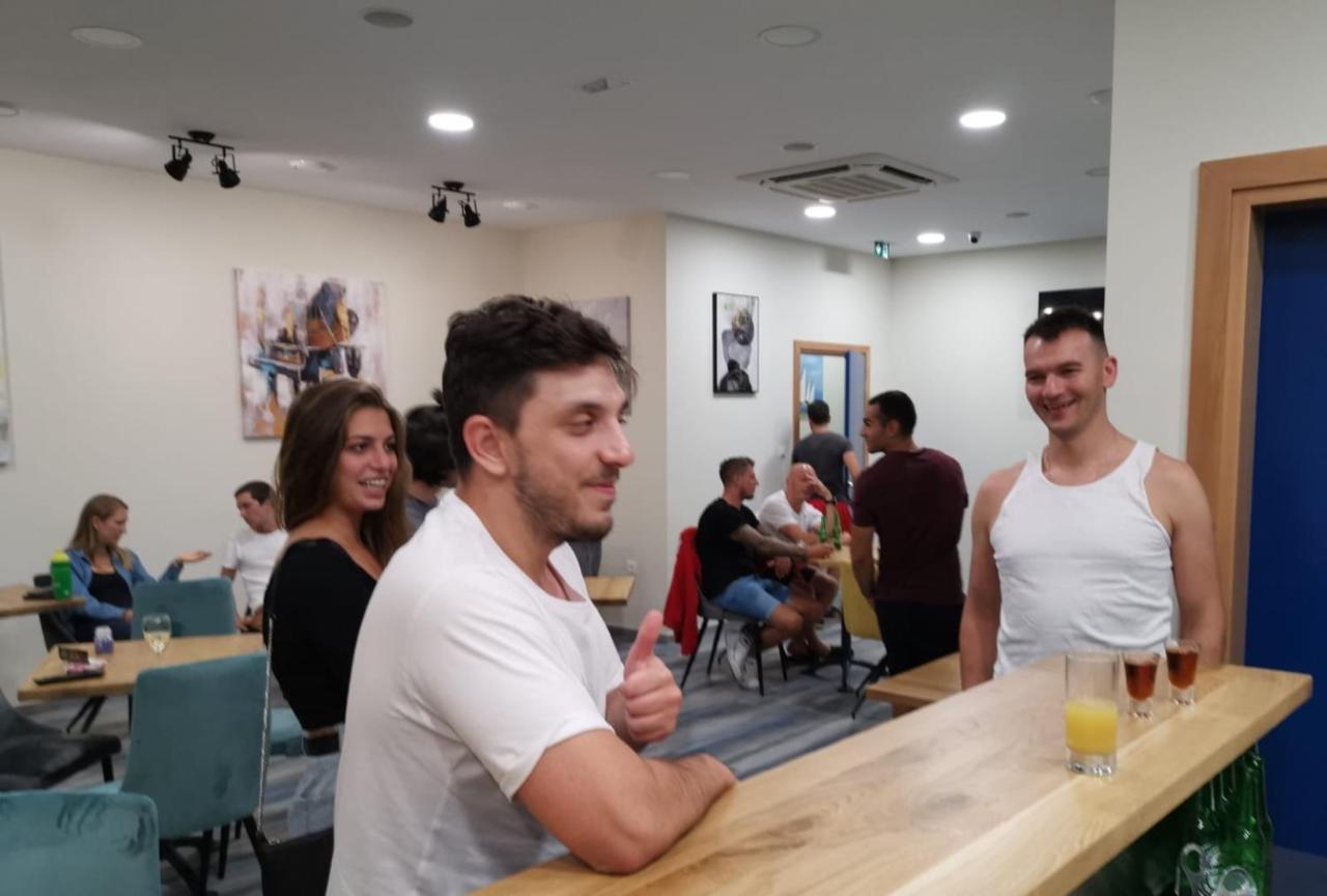 Ai Hostel *