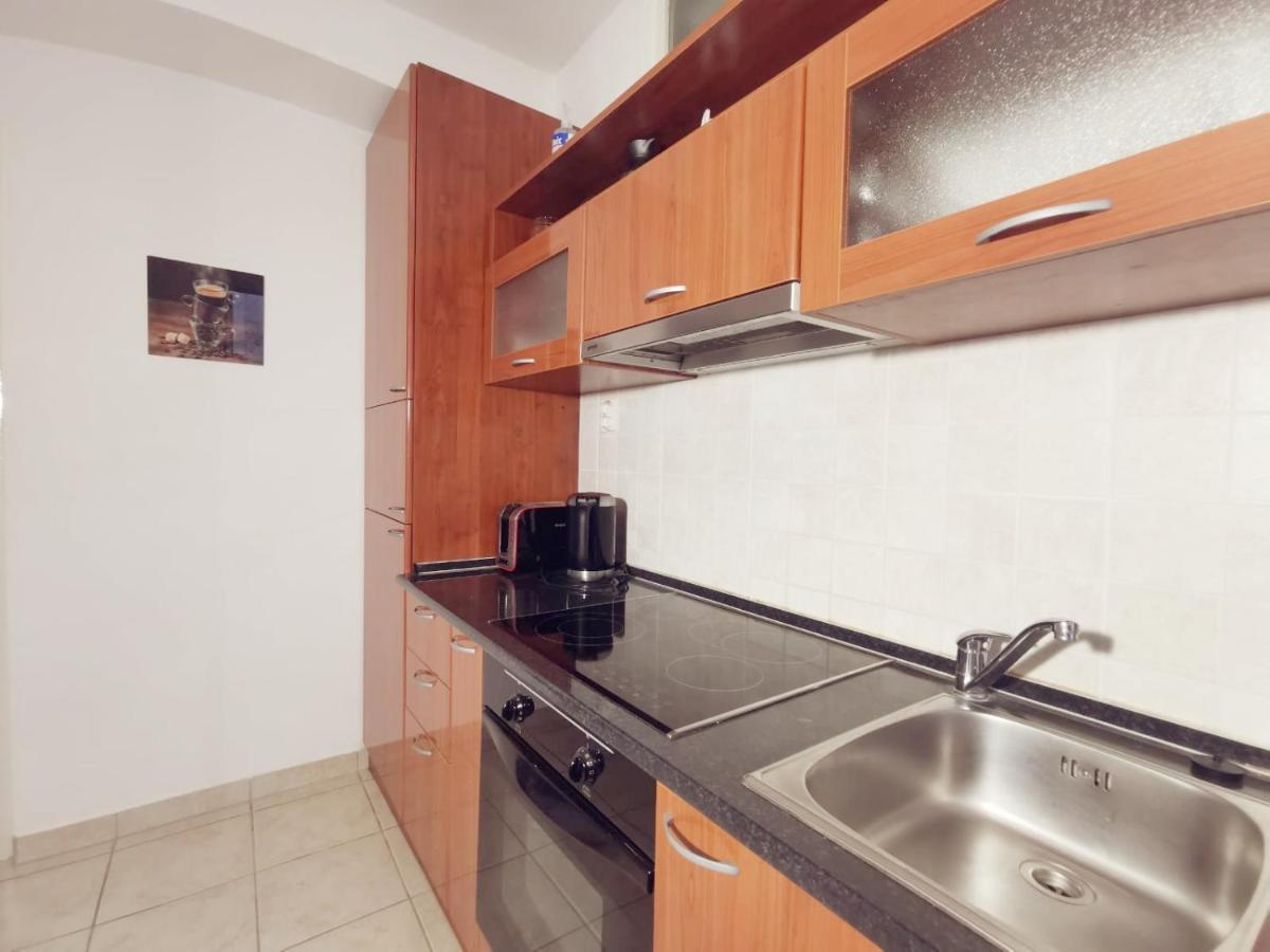 One Bedroom In The Old Town Apartment *