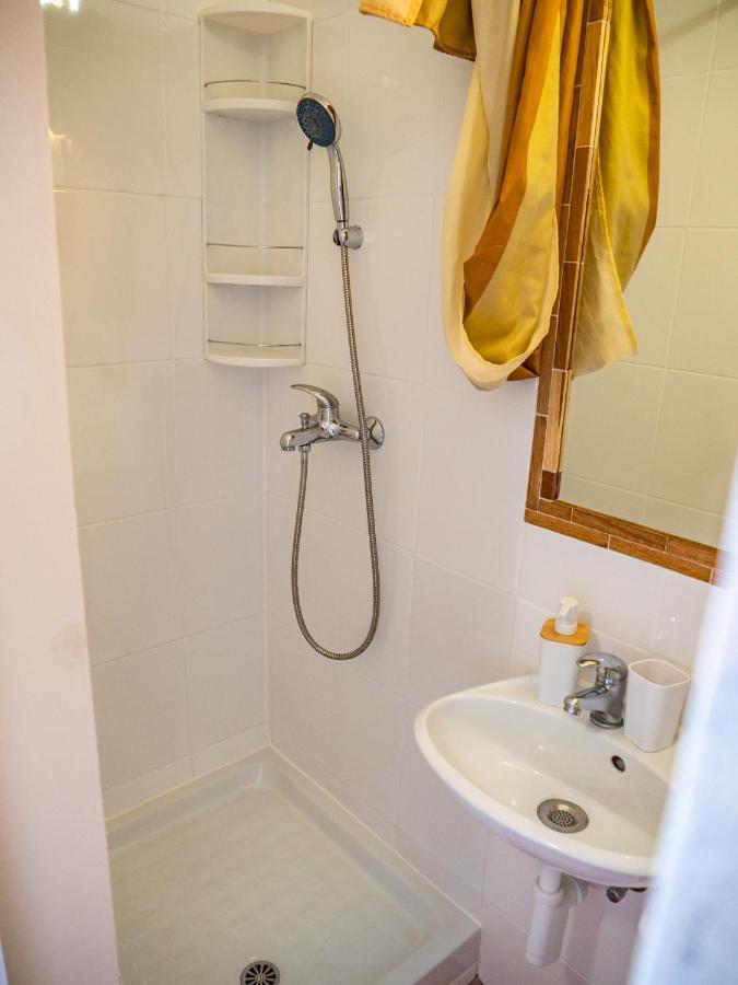 And Mauro Apartment Split