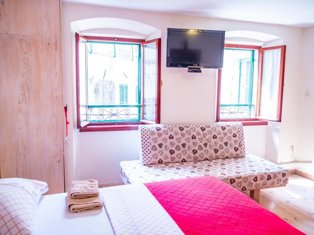 And Mauro Apartment Split
