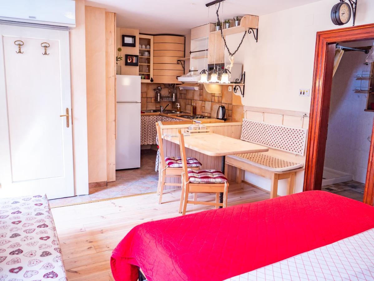Apartment And Mauro Split