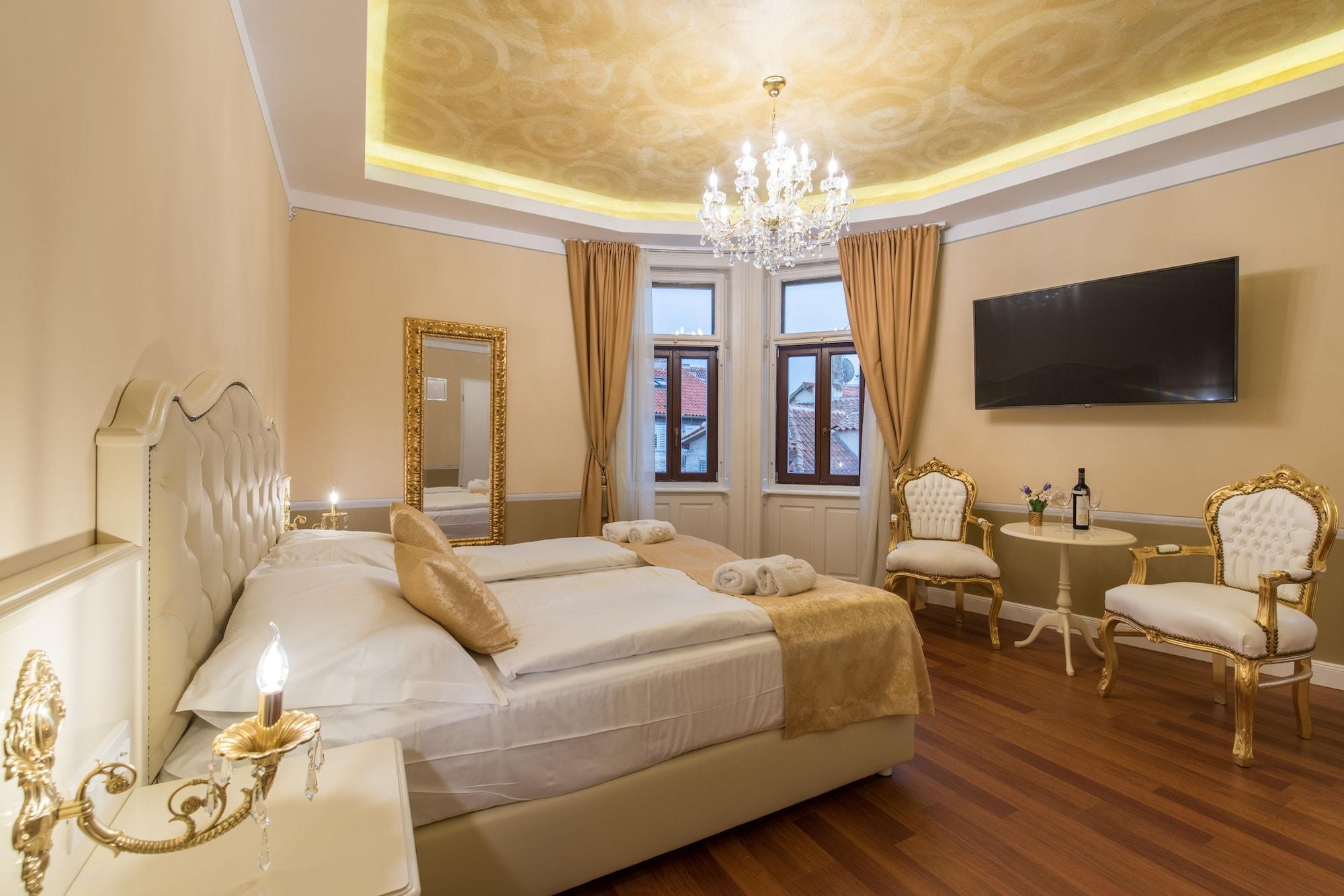 Square Heritage Hotel