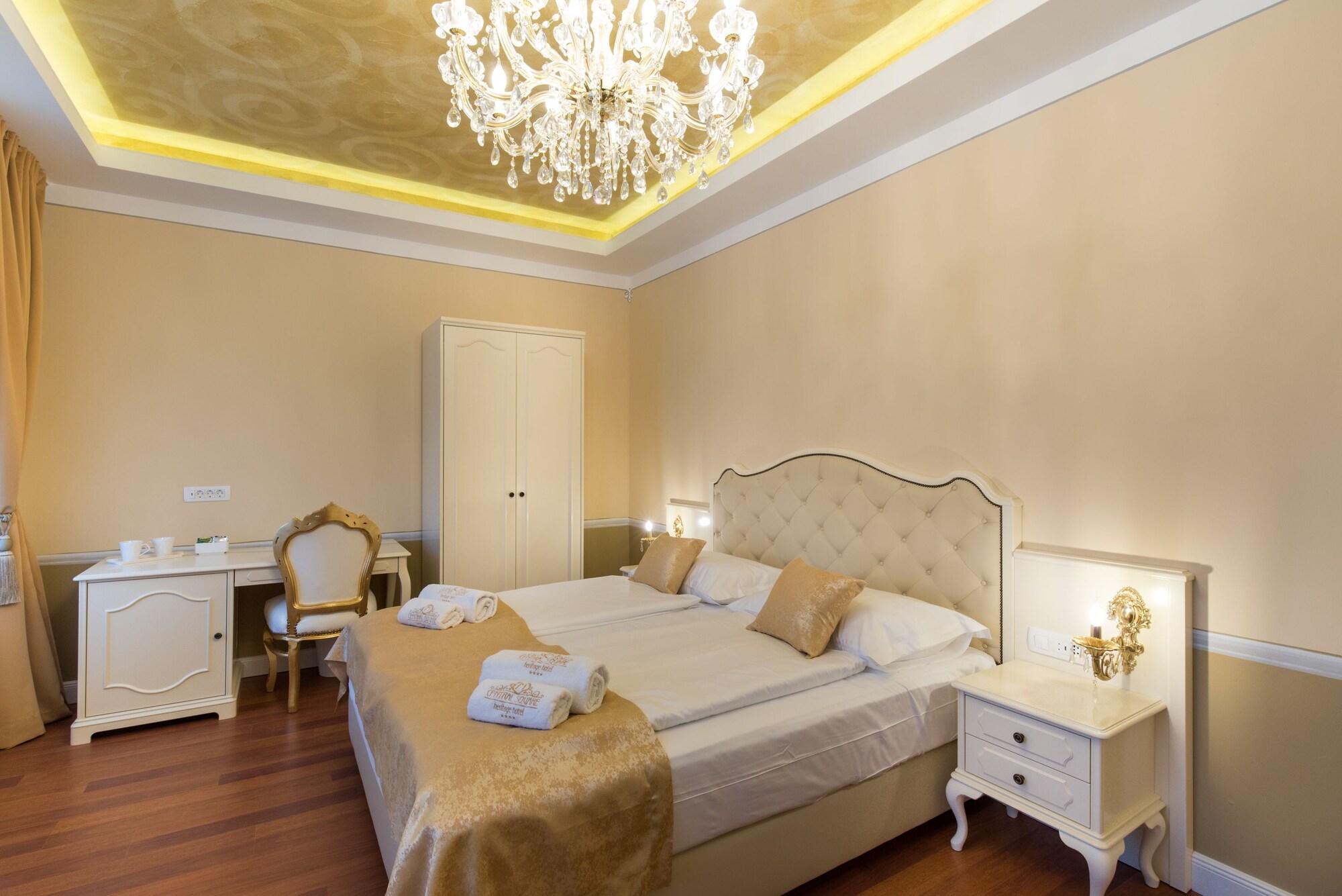 Square Heritage Hotel 4*