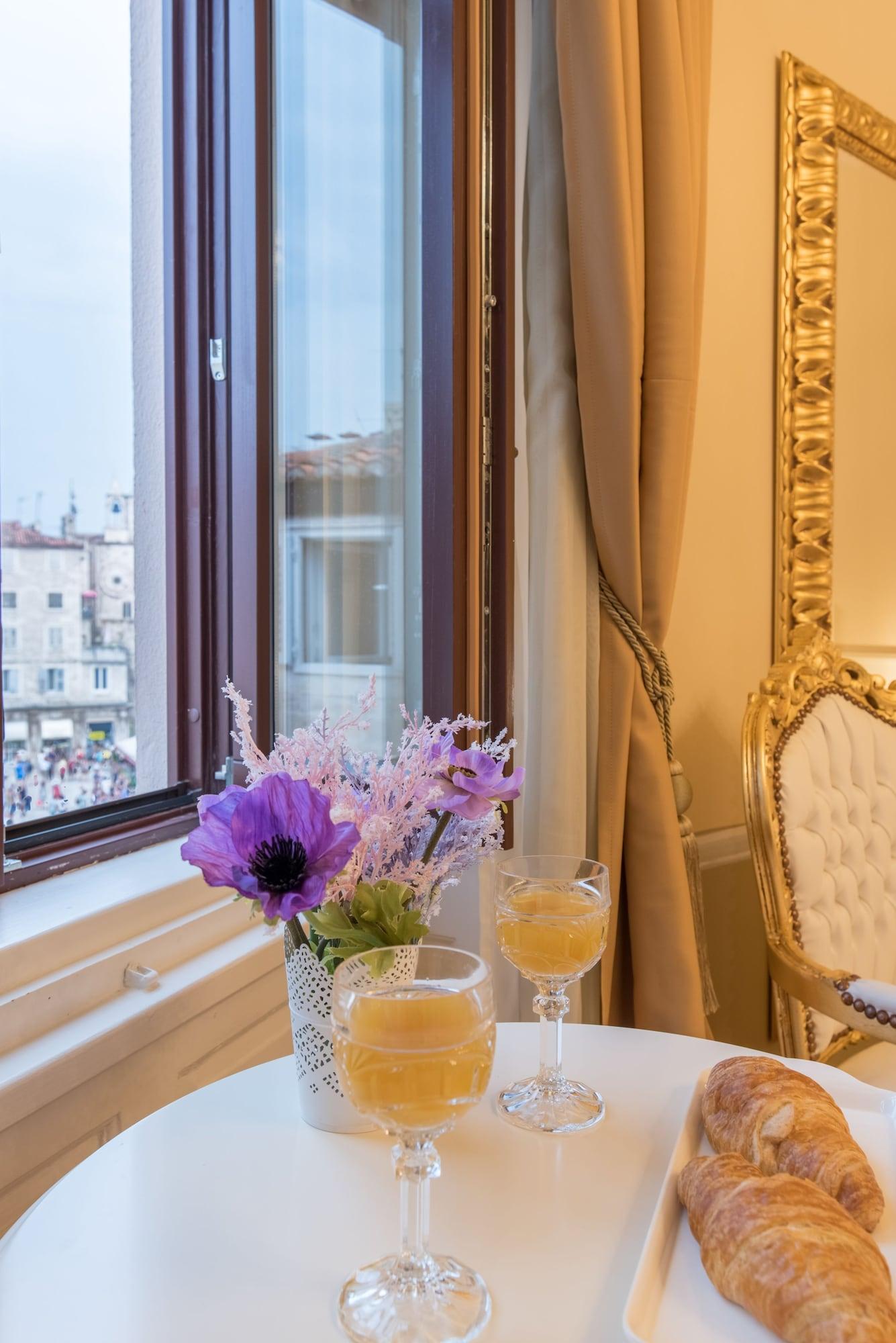 Square Heritage Hotel