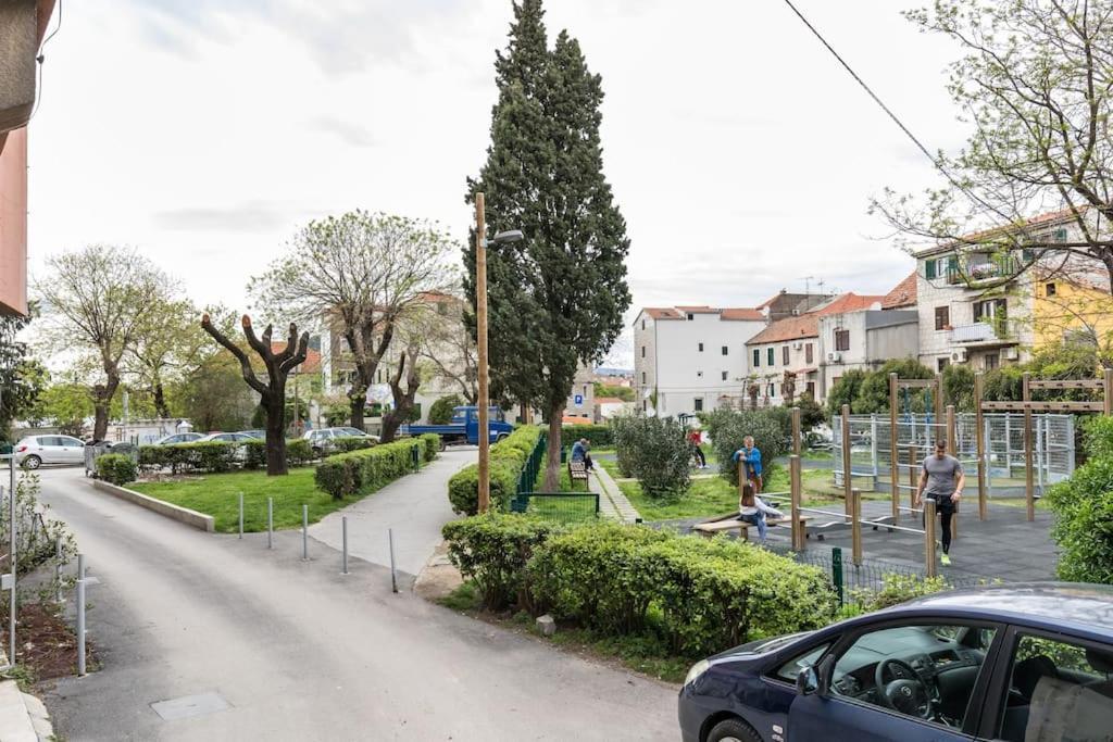 Brand New 1br Near Central Station, Old Town, Beach - 3 Minute Walking Split