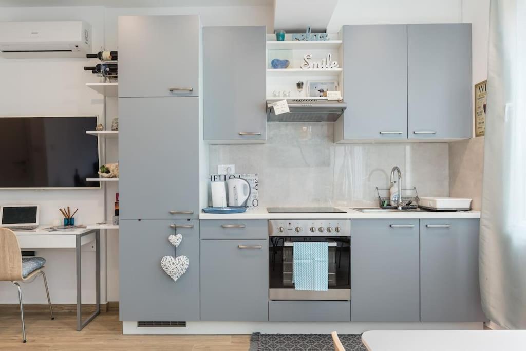 Apartment Brand New 1br Near Central Station, Old Town, Beach - 3 Minute Walking Split