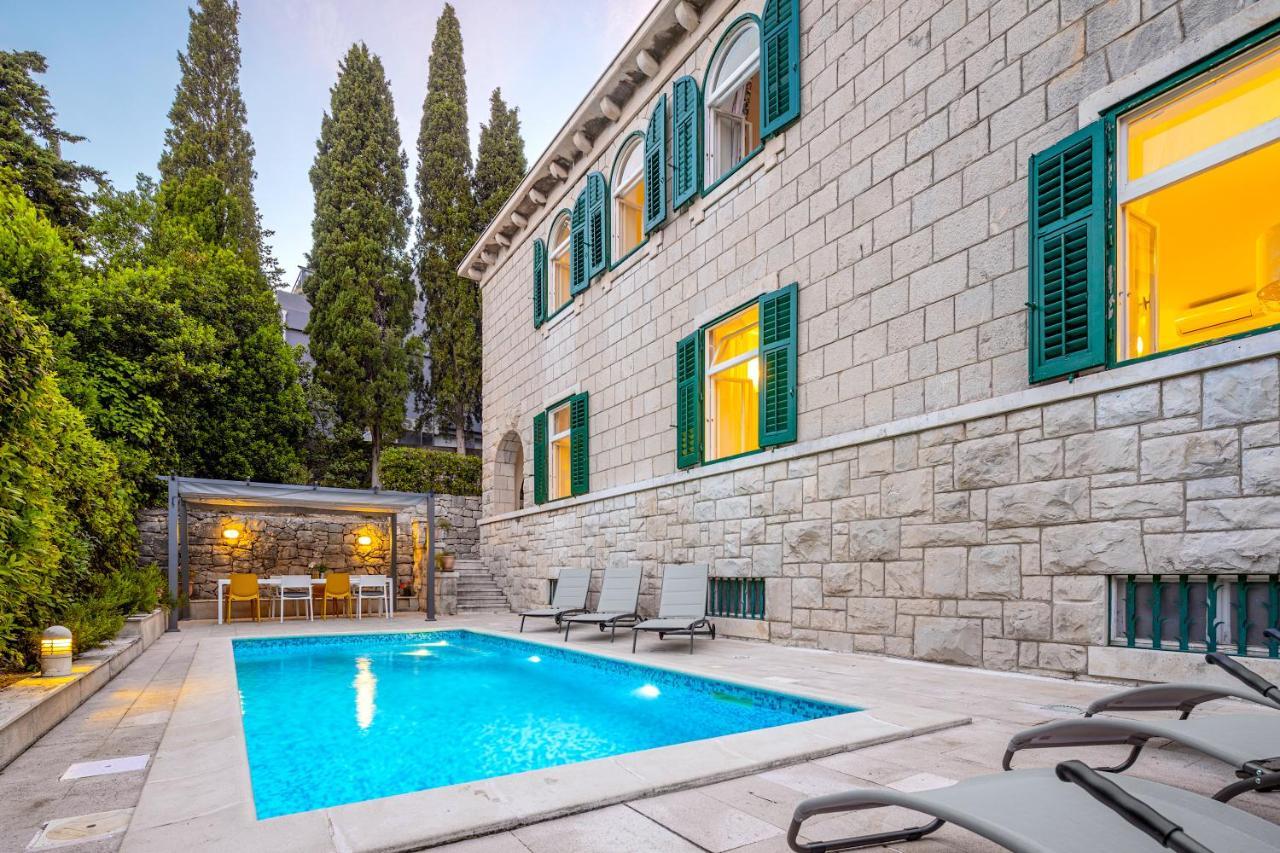 Stone Majestic W Pool - Center *