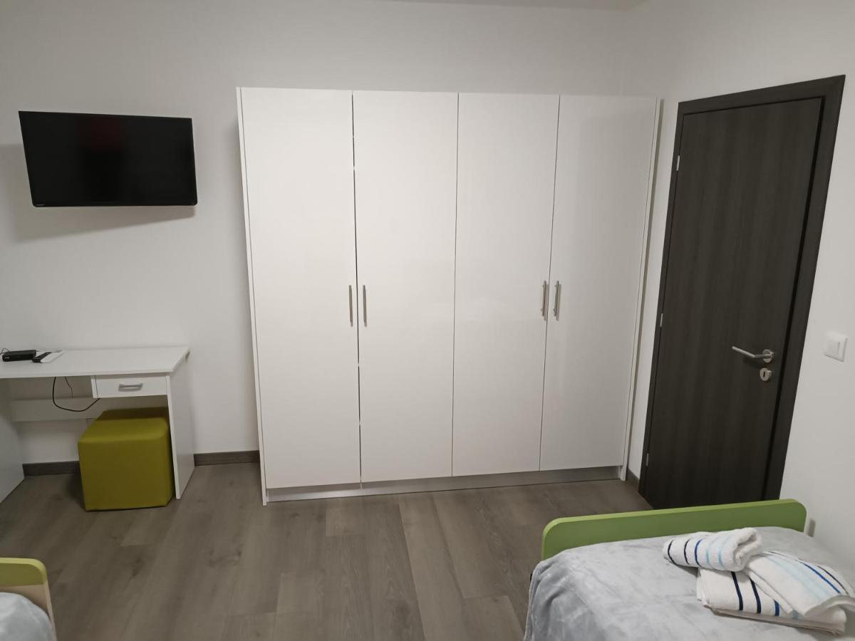 Nicol Apartment *