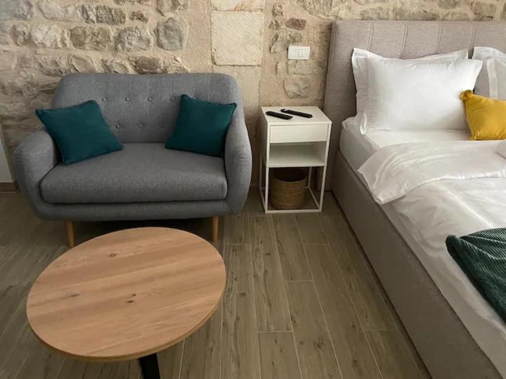 Cloe Apartment