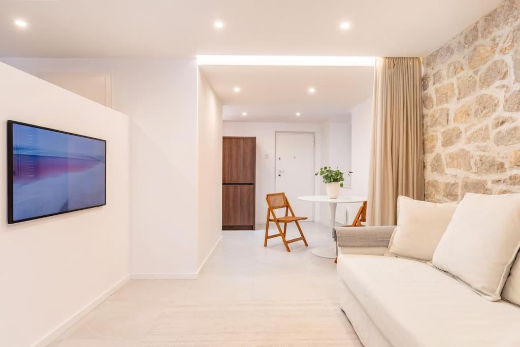 Apartment Ray