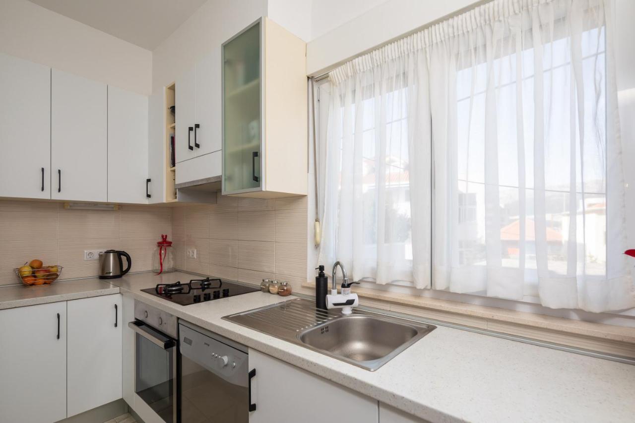 App - Private Parking & Terrace Split