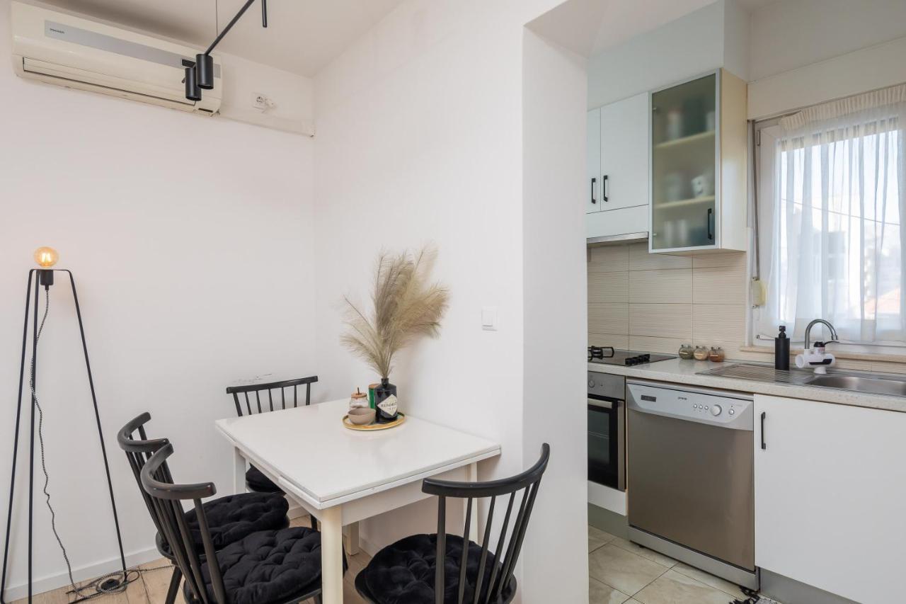 App - Private Parking & Terrace Split