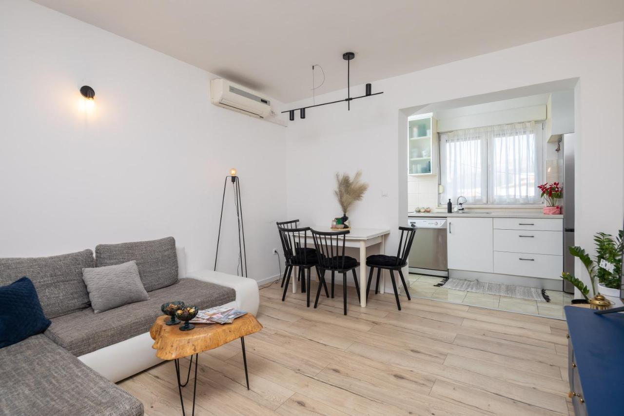 App - Private Parking & Terrace Apartment *