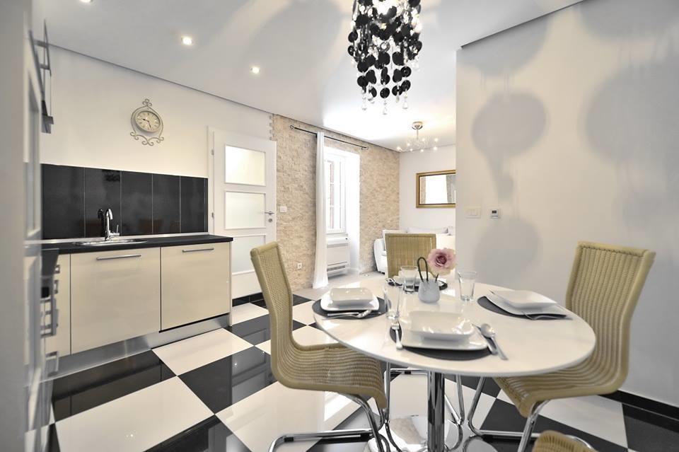 Luxury Apartment *