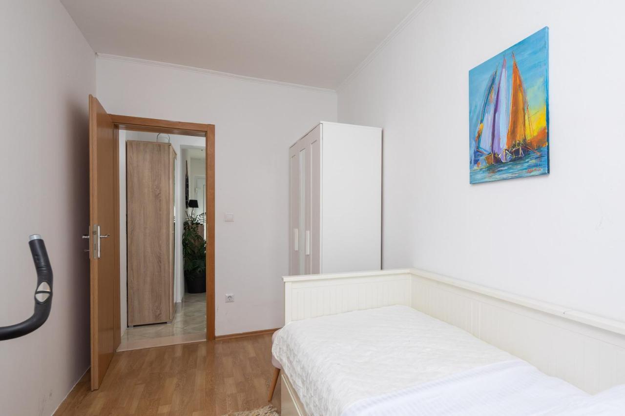 App - Private Parking & Terrace Apartment *