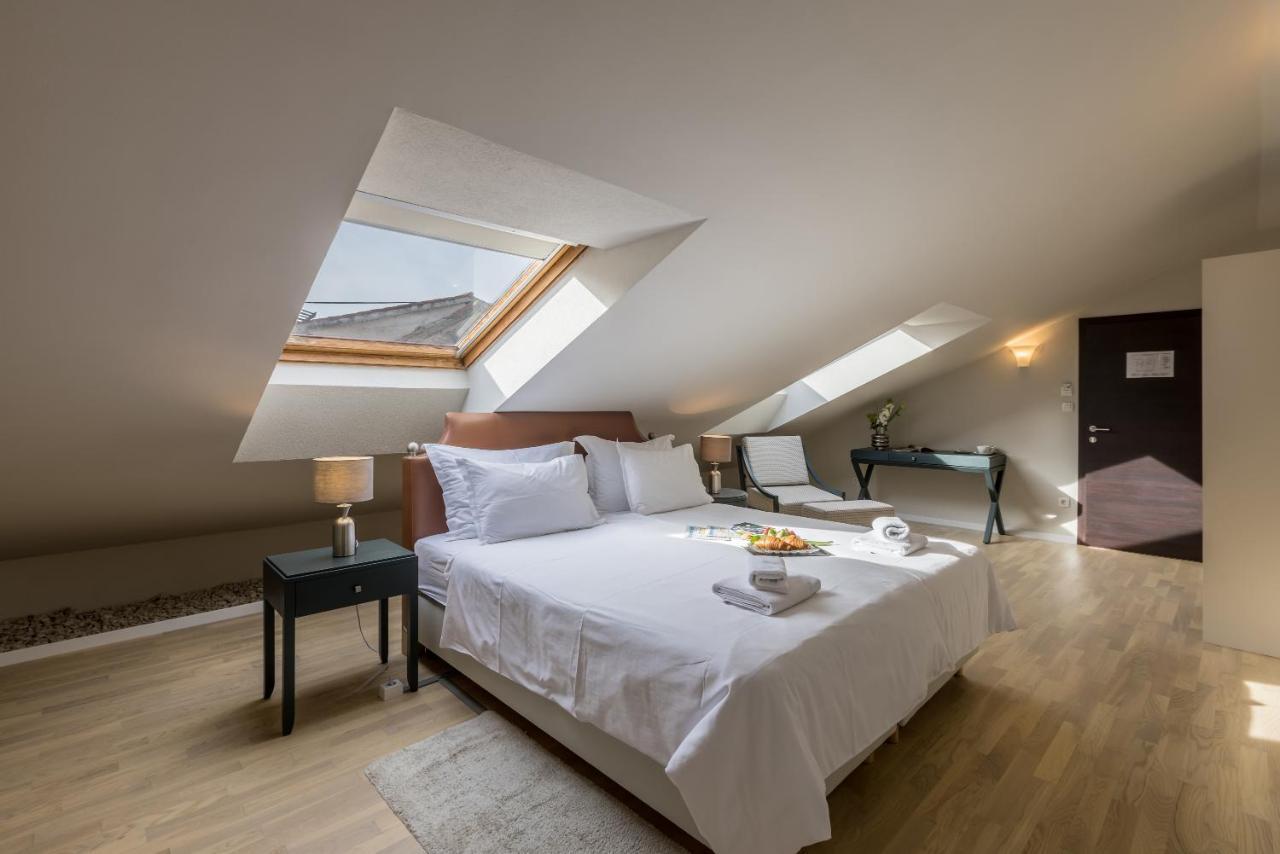 Bed & Breakfast Leonis Restaurant & 4*