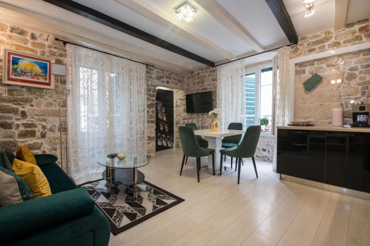 Apartment Stone Split