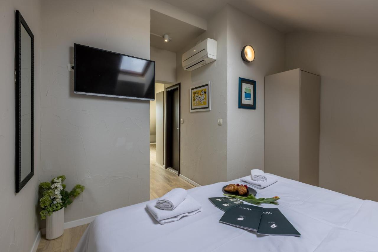 Bed & Breakfast Leonis Restaurant &