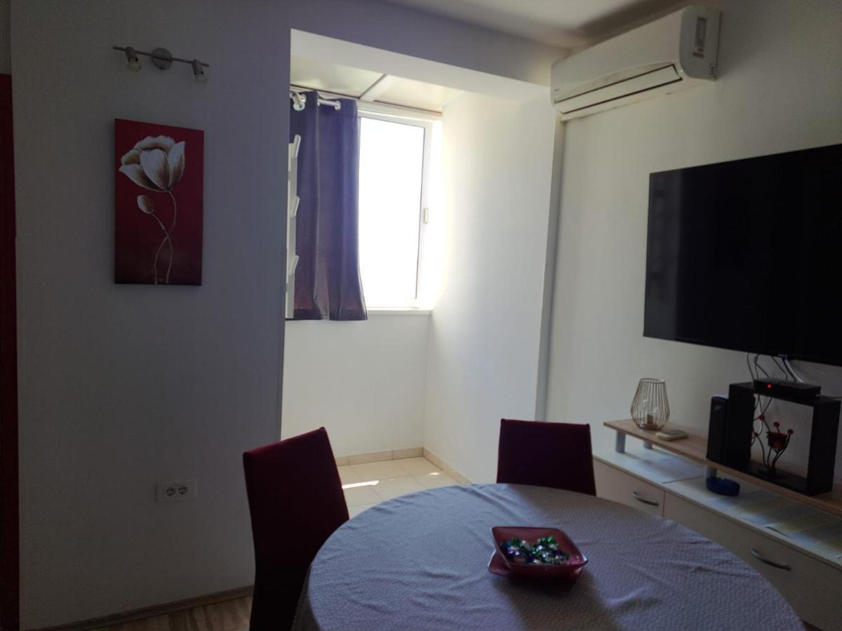Maris Apartment *
