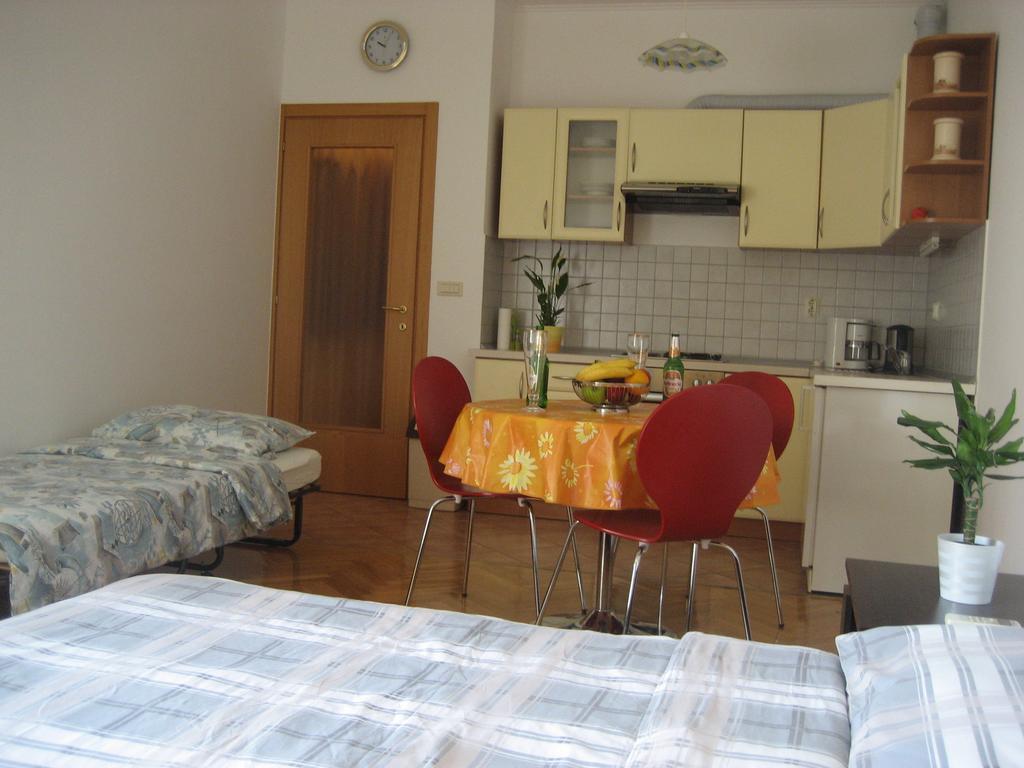 Apartment Studio Seaside Apartment Amphora