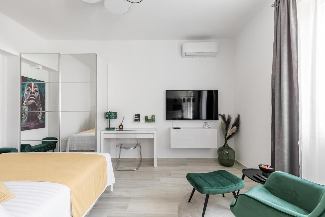 Studio Apartment Home Split