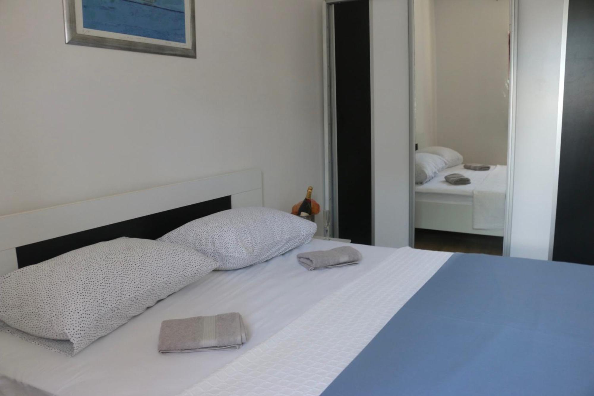 Beachfront Drazen, With Garden And Parking * Split