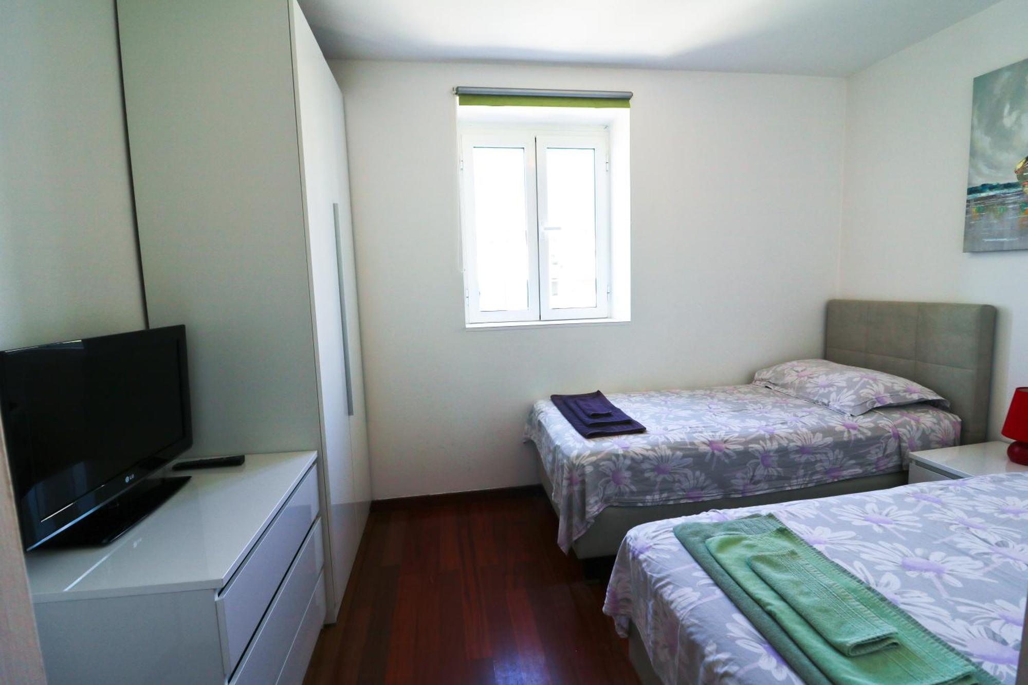 Apartamento And Tudor Split