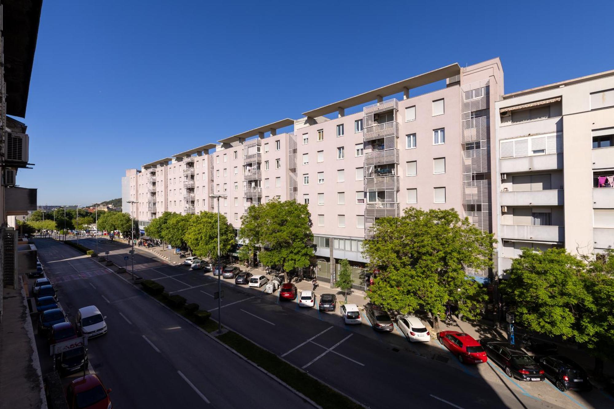 Metropolis Apartment