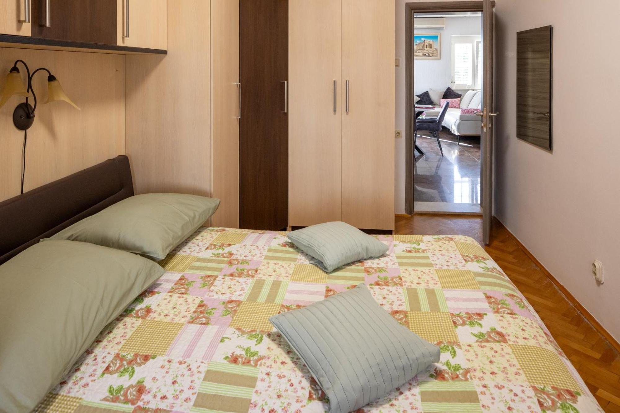 Metropolis Apartment *