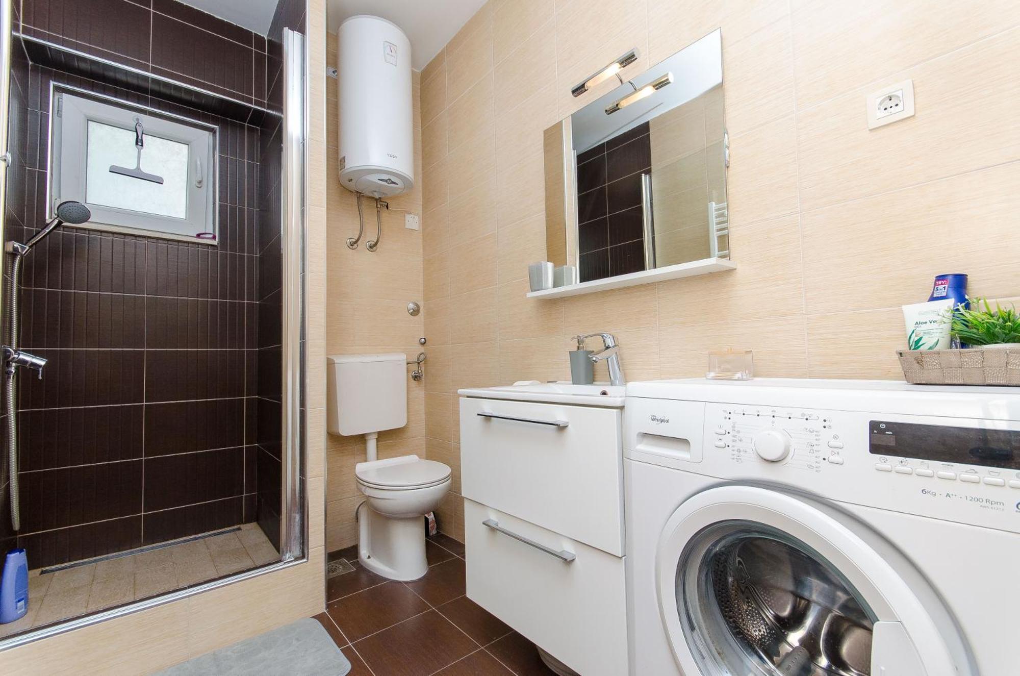 Stone Rose In Center Apartment Split