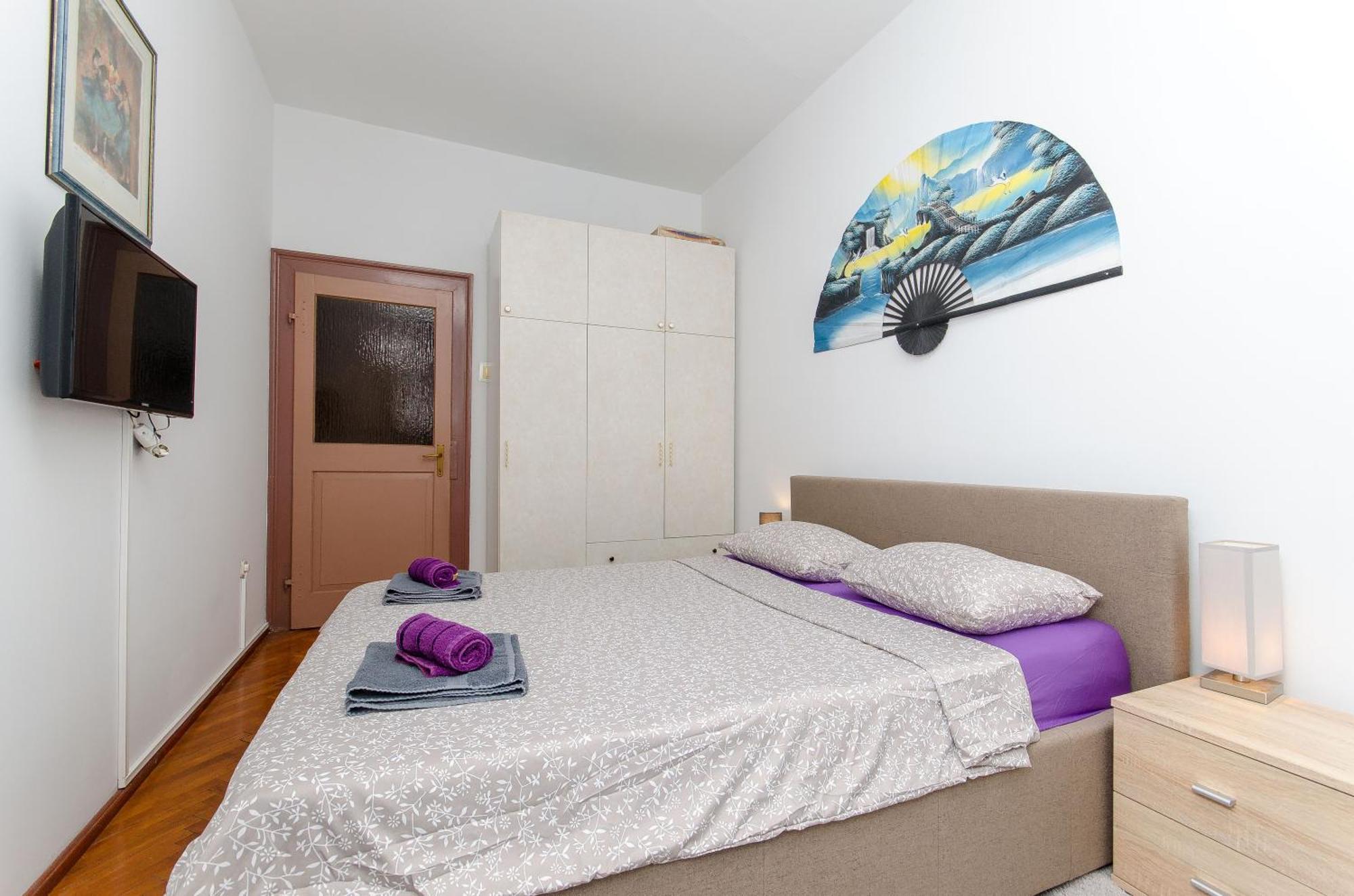 Apartment Stone Rose In Center