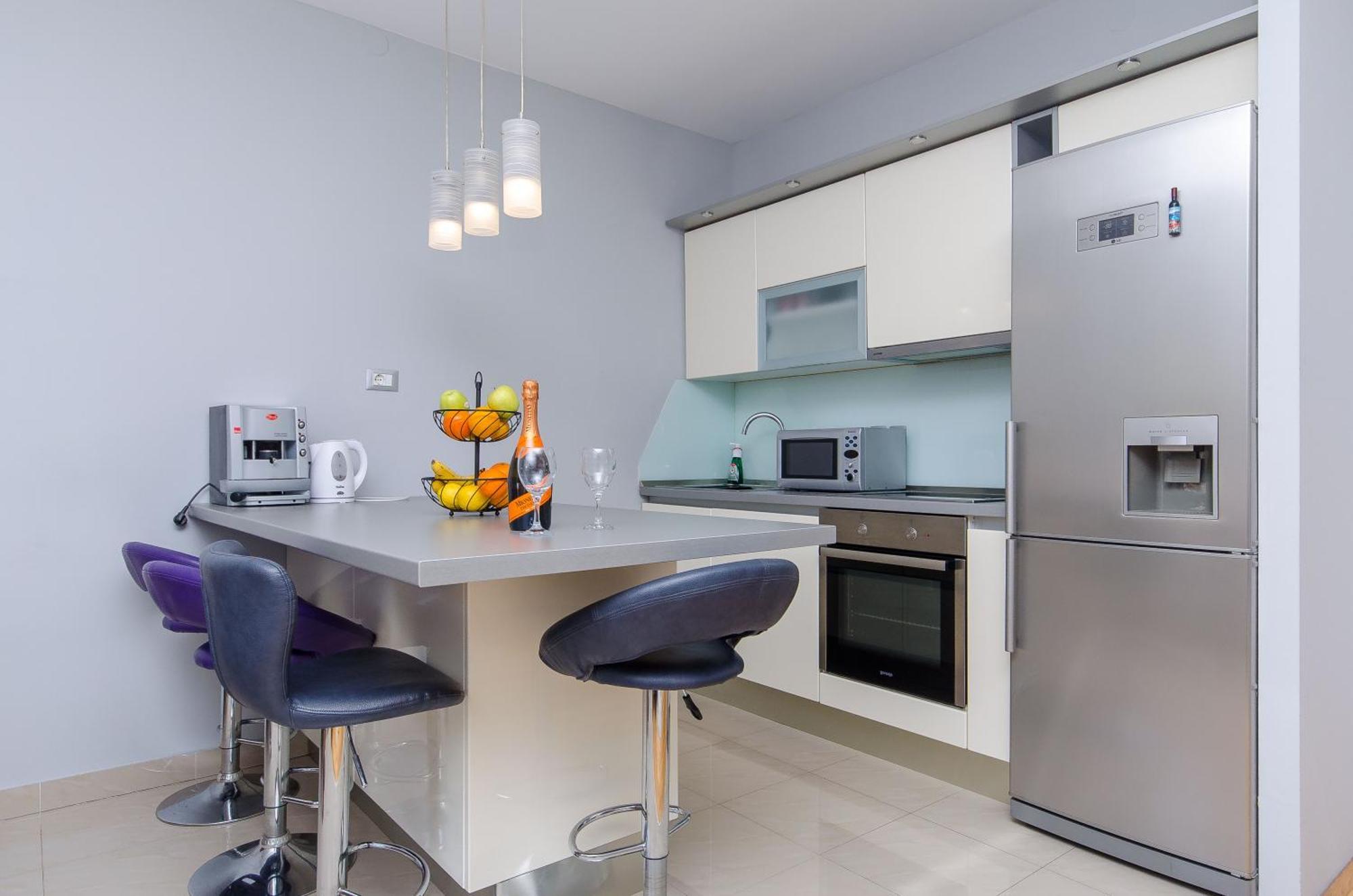Stone Rose In Center Apartment Split