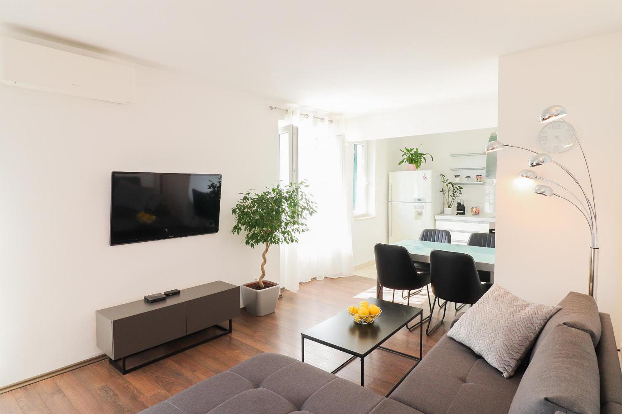 Center Sunset Penthouse *