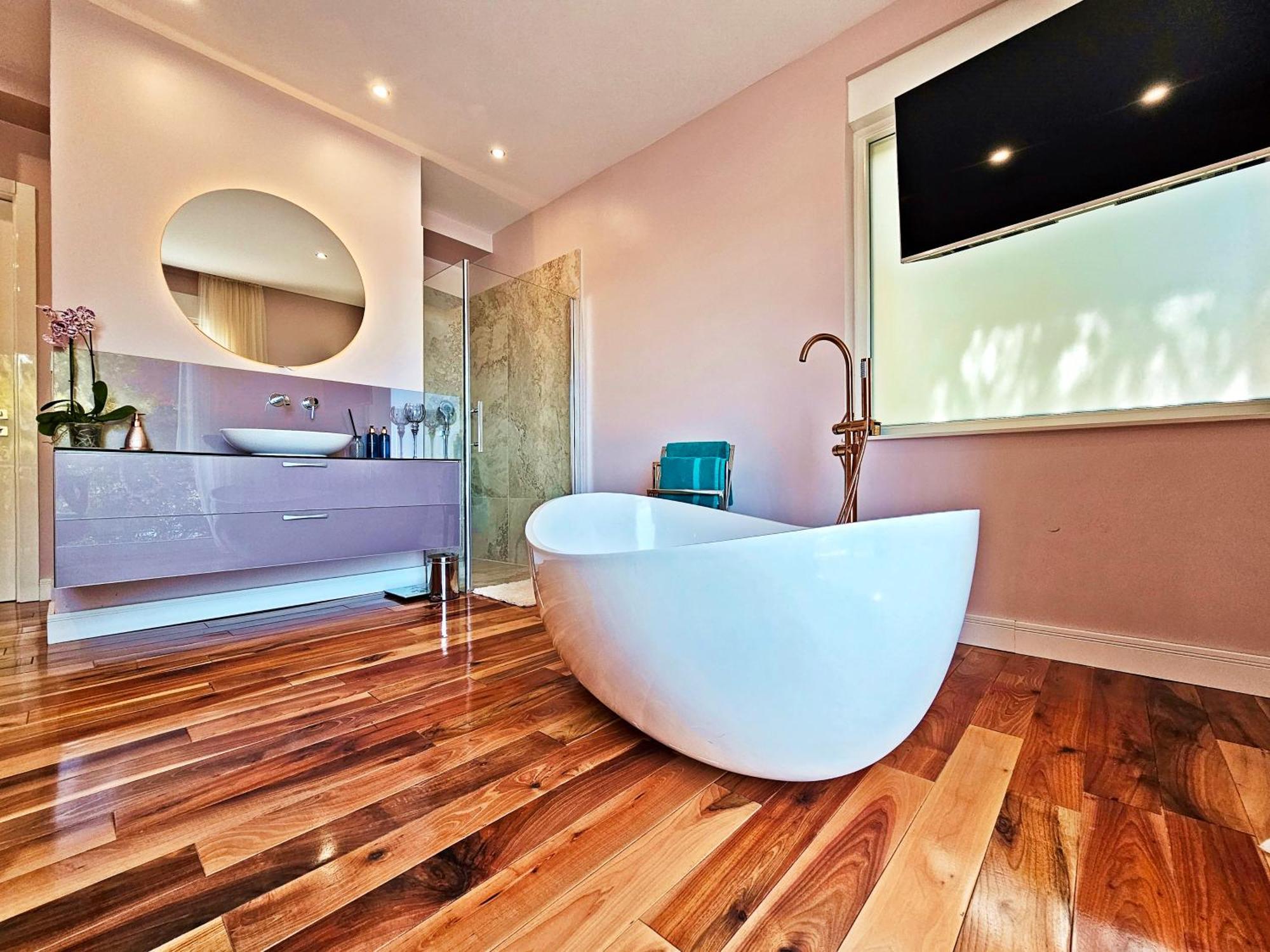 Luxury Seaside House Noble- Location In Town *