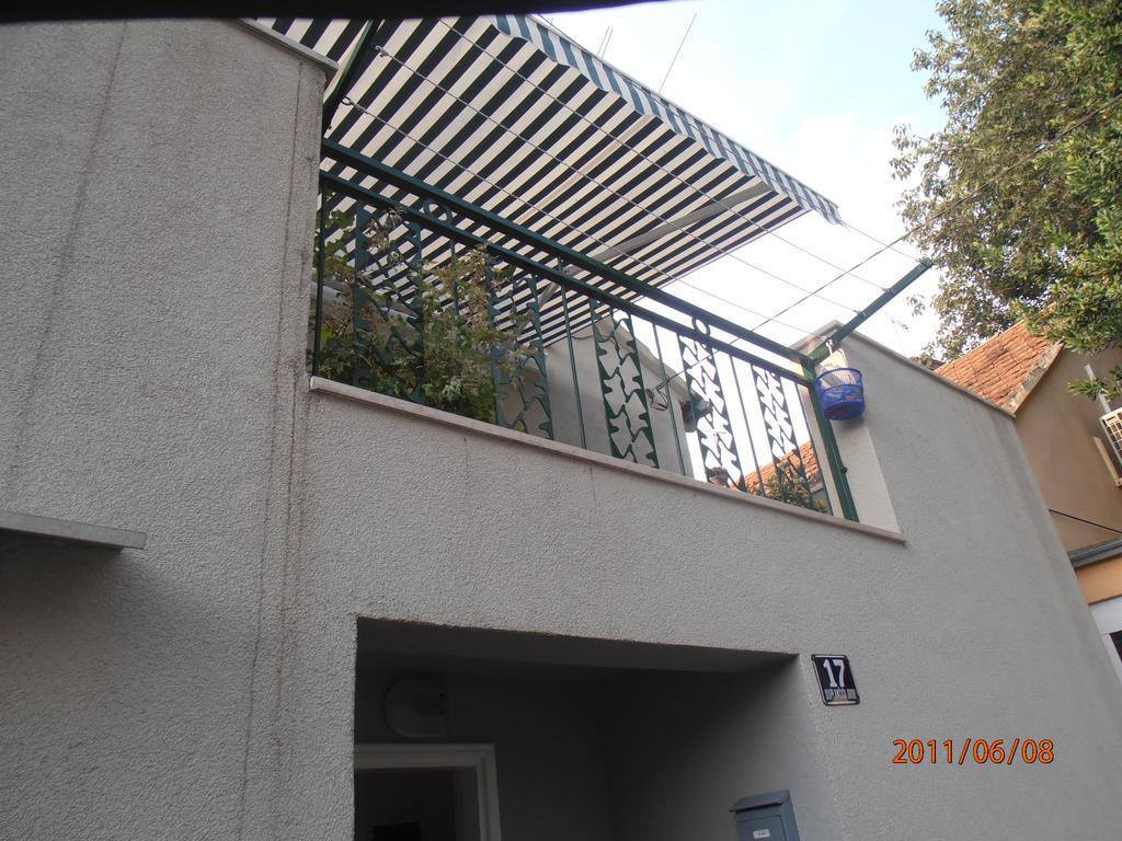 Charming With Balcony Split